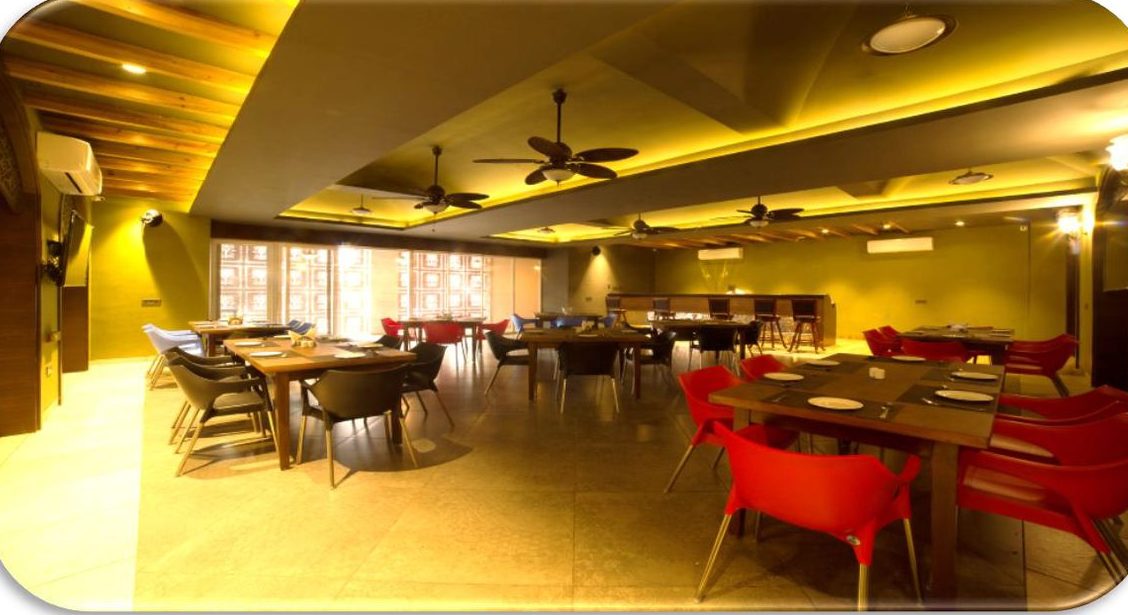 Dining & lounge